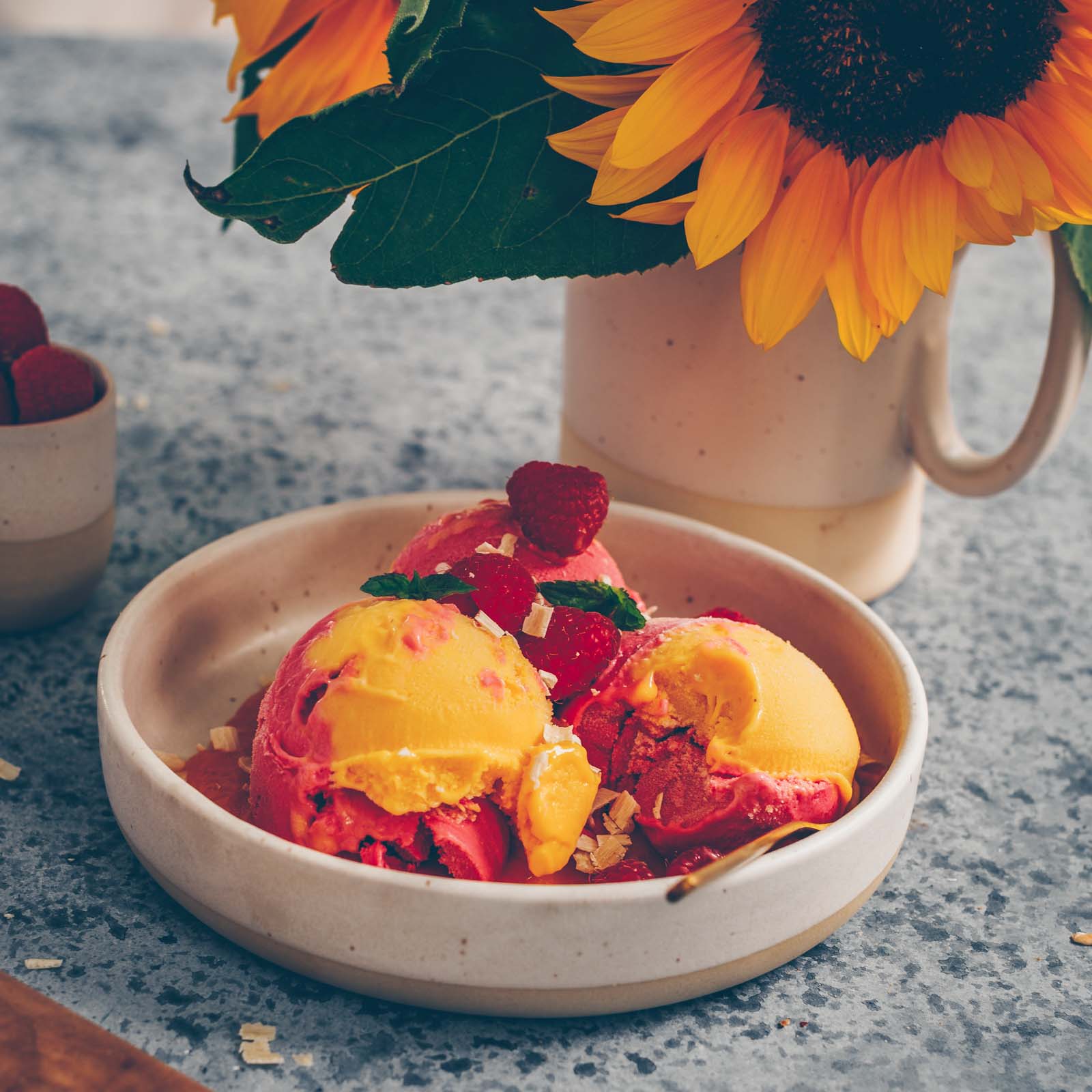 Veganes Mango - und Himbeereis