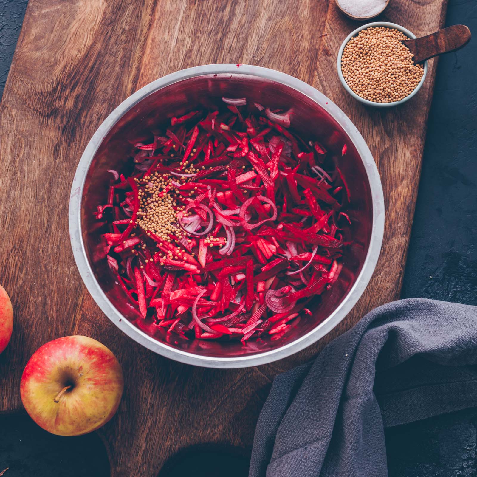 Fermentierte Rote Bete mit Tofu-Dip