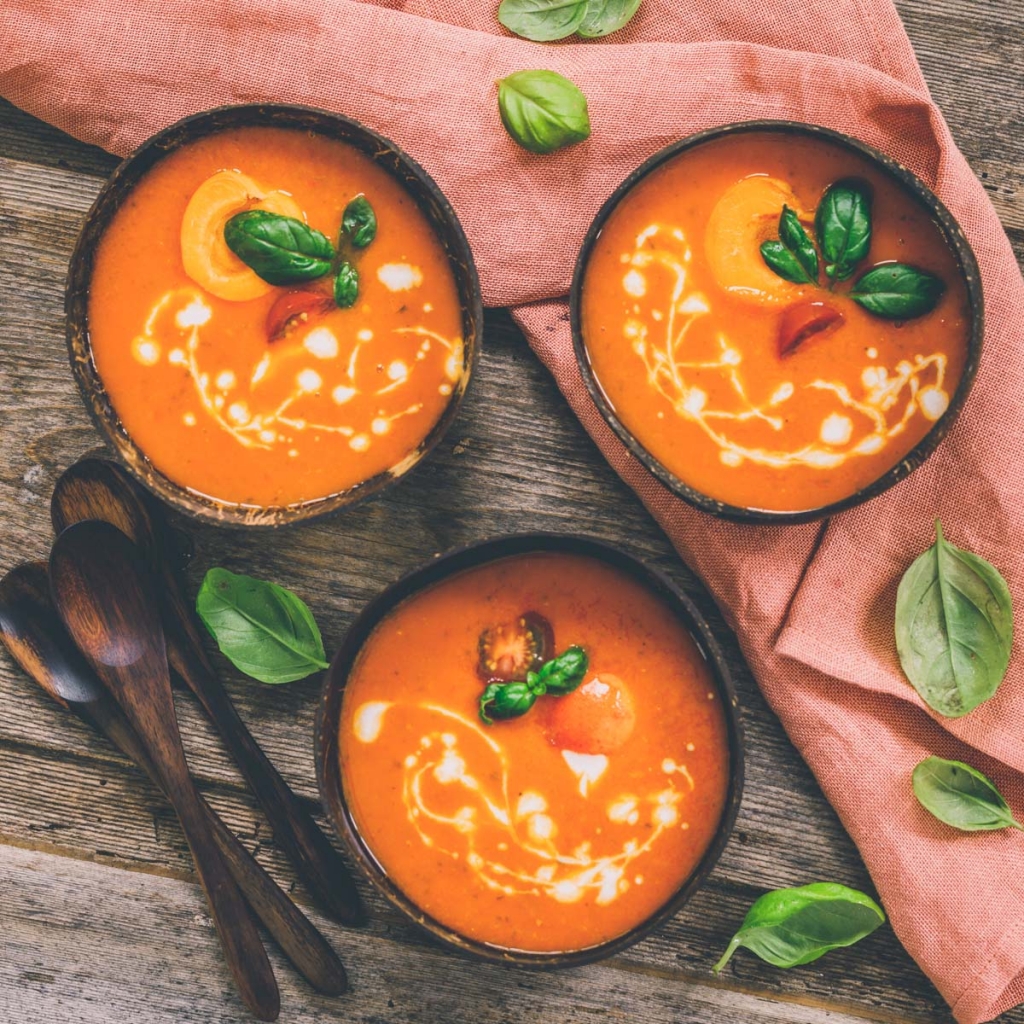 Tomaten – Aprikosen Suppe mit Basilikum