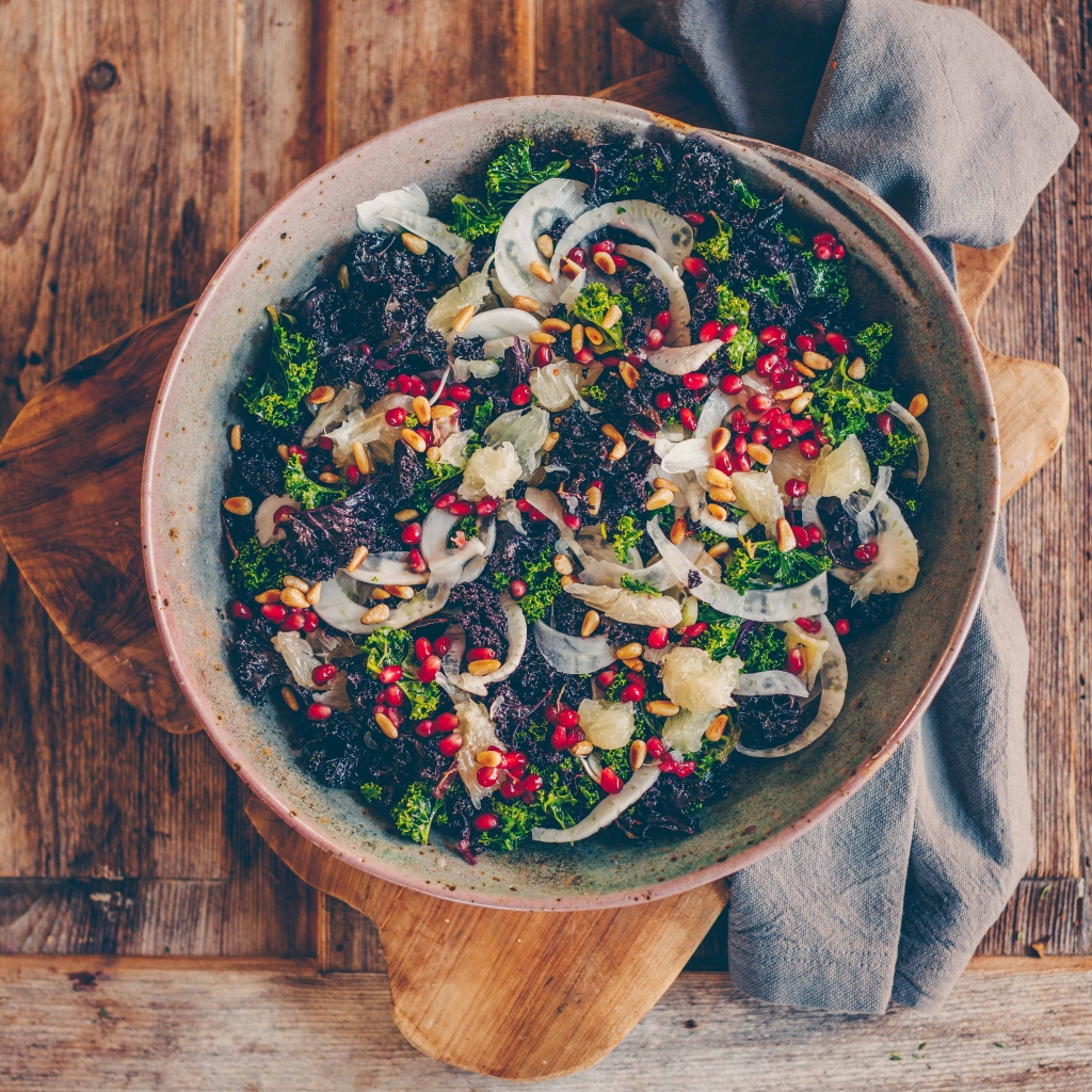 Kale salad with pomelo, fennel and pomegranate – and a give away
