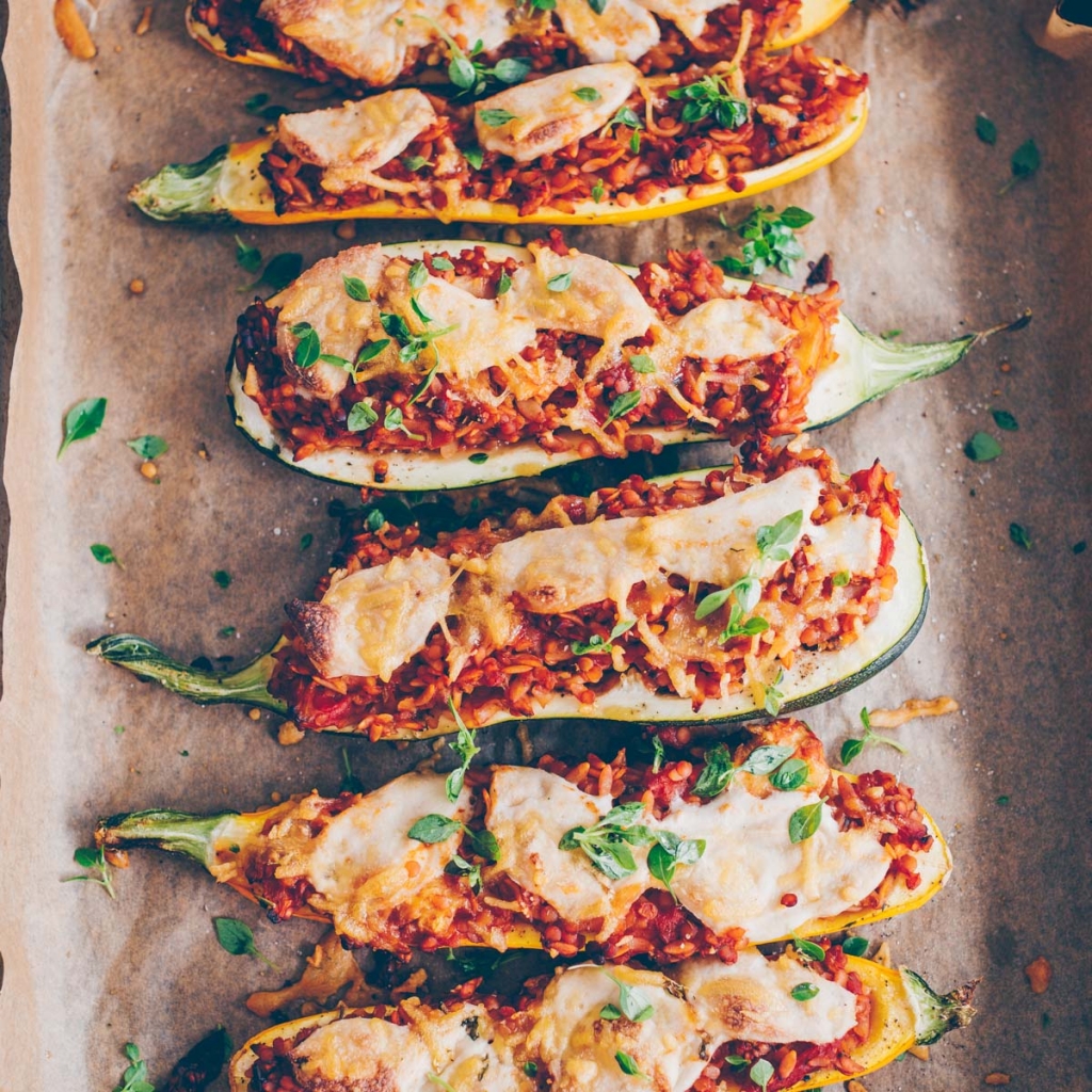 Filled zucchini with lentils and orzo