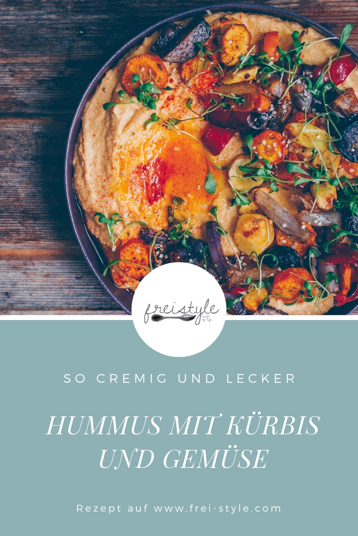 Kürbis-Hummus mit geröstetem Gemüse