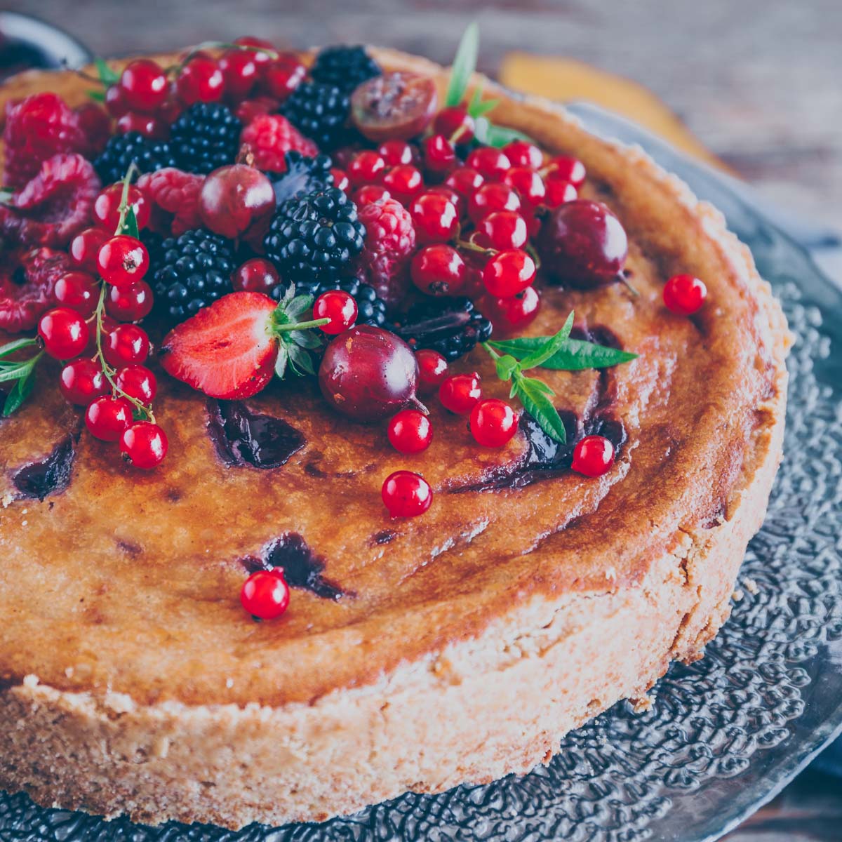 Veganer Käsekuchen mit Himbeeren