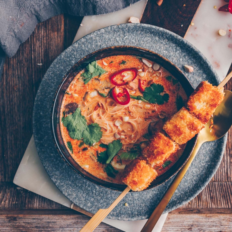 Red curry soup with coconut tofu