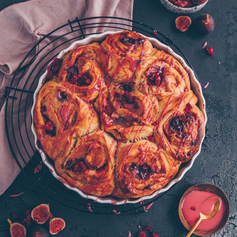 Vegan raspberry curd yeast rolls