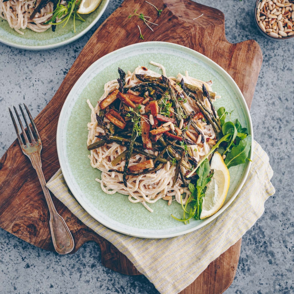 Creamy spring pasta with asparagus and tofu
