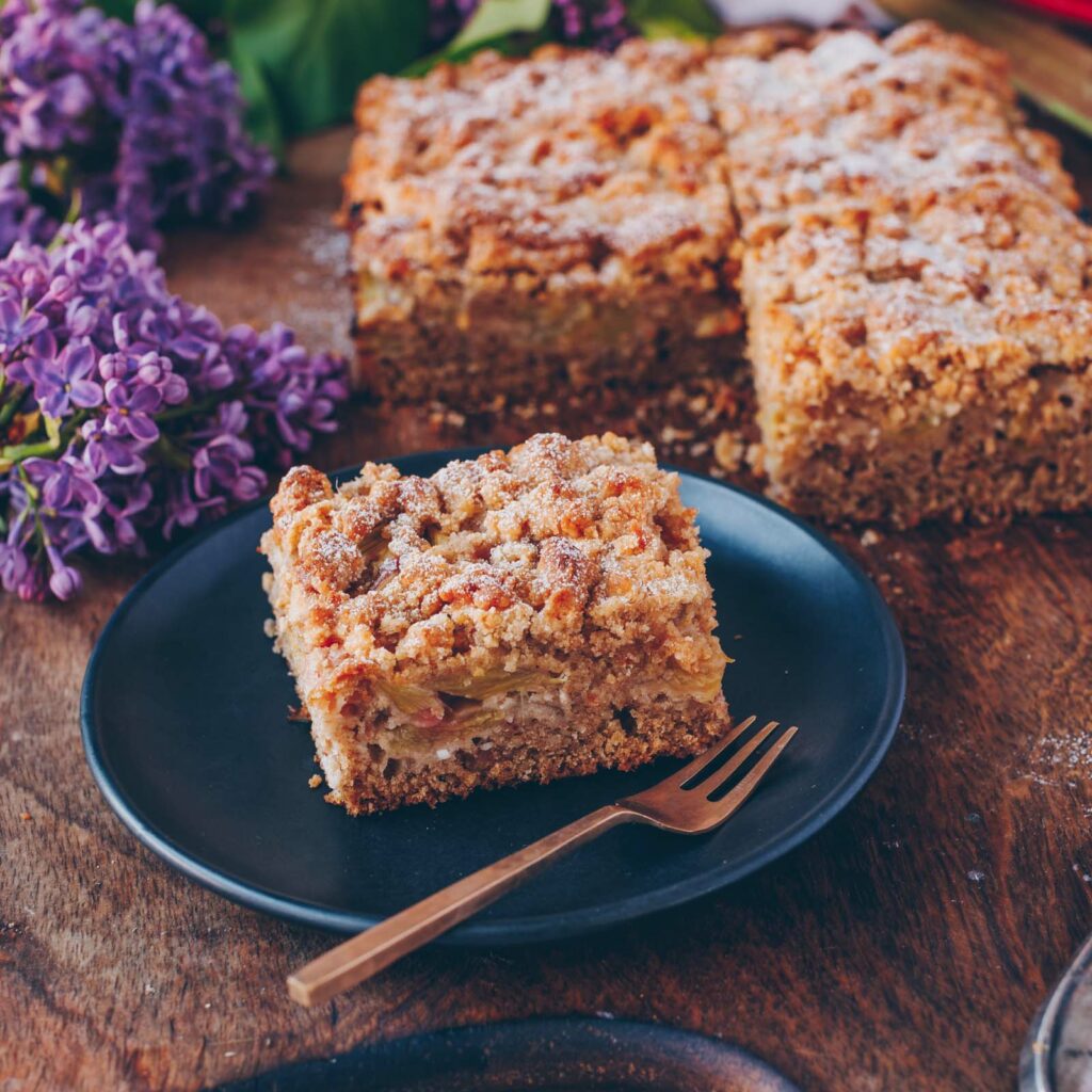 Rhabarberkuchen mit Streuseln