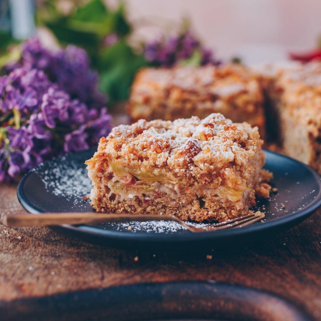 Rhabarberkuchen mit Streuseln